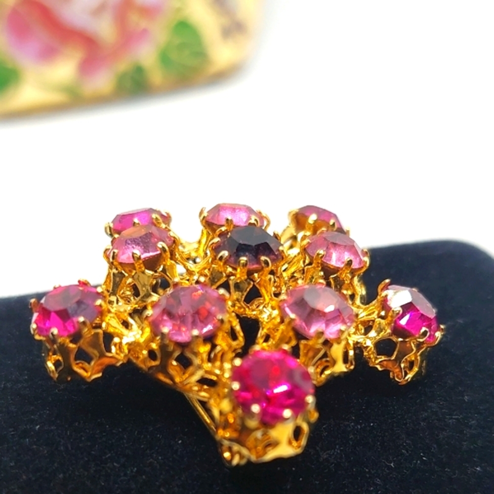 MADE AUSTRIA 3 Shades Of Pink Faceted Rhinestones Domed Prong Set Vintage Brooch - Picture 10 of 12